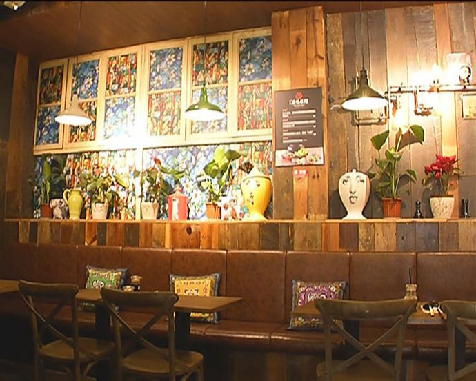 浙江衛(wèi)視采訪十秒到米線店  記者點(diǎn)贊美食