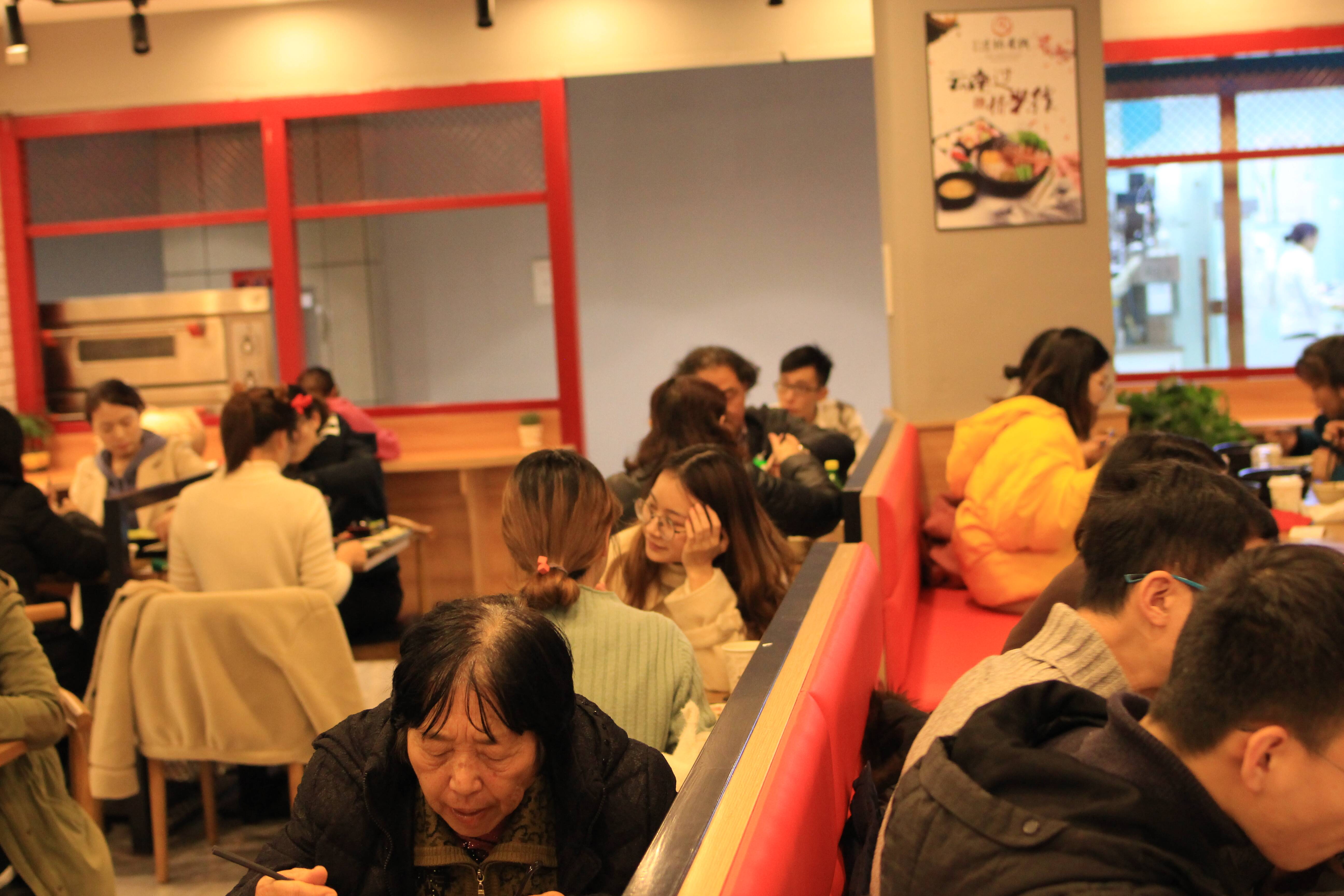 好品牌圓十秒到過(guò)橋米線讓你創(chuàng)業(yè)更輕松